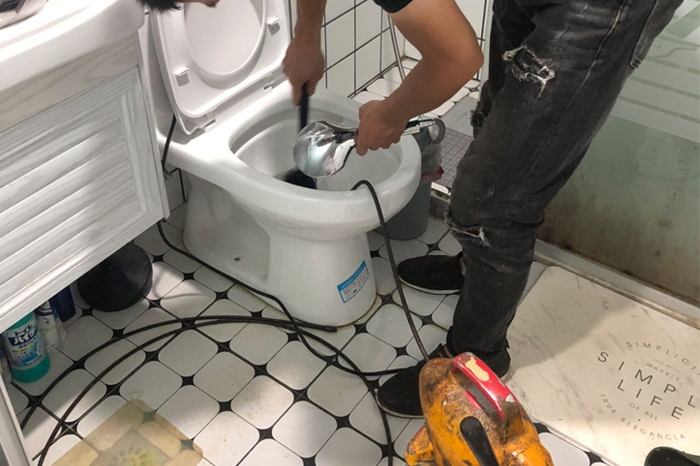 顺河回族马桶堵塞自己疏通还是找师傅?专业上门服务让你省时更省心