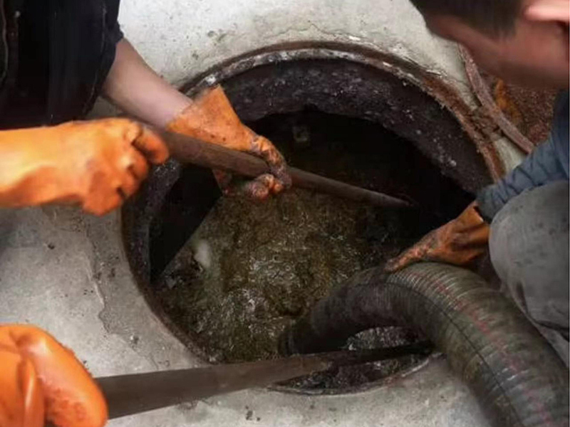 顺河回族清理化粪池时如何避免沼气的危害?